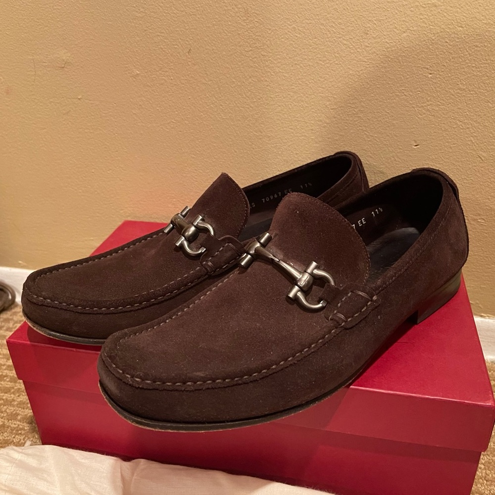 SALVATORE FERRAGAMO GANCINI LOAFERS BROWN SUEDE 11.5 EE